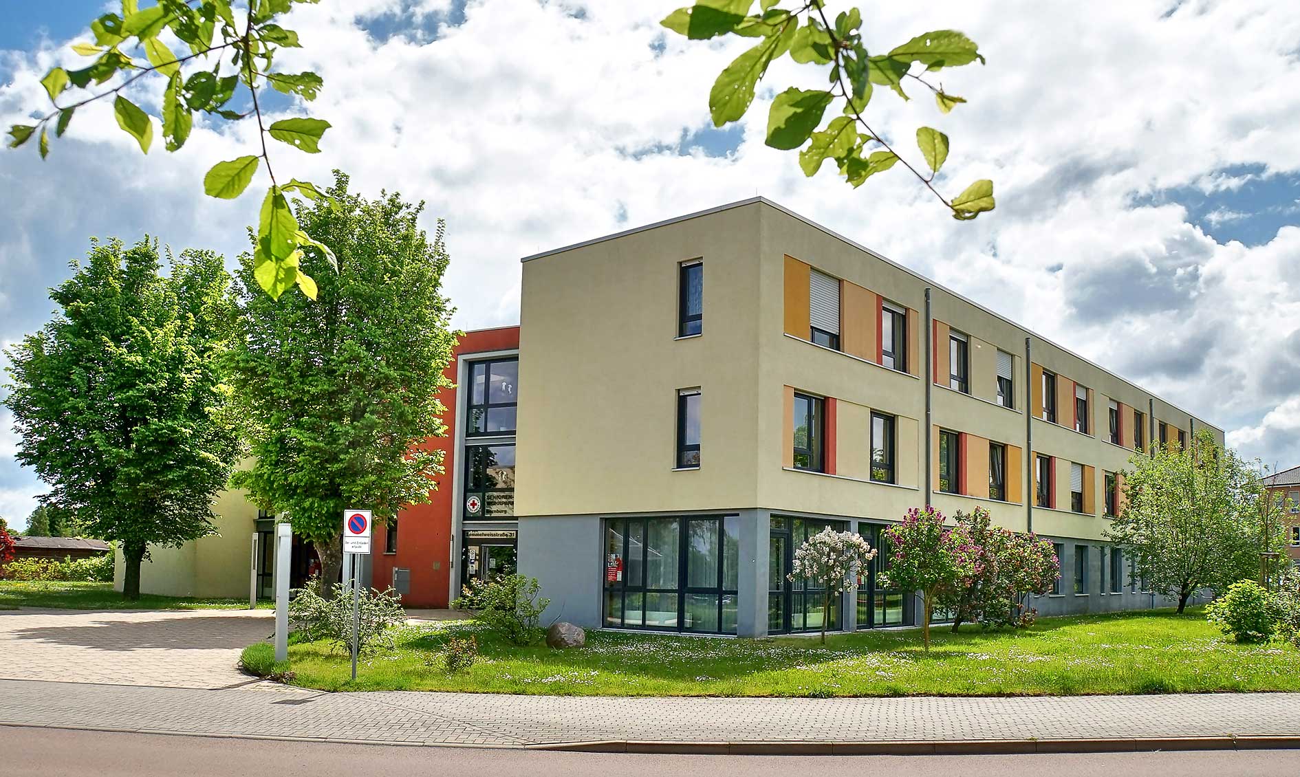 Saarbrücker Pflege Gemeinnützige Gesellschaft Mit Beschränkter Haftung Seniorenwohnpark Bernburg - DRK gemeinn. Service GmbH